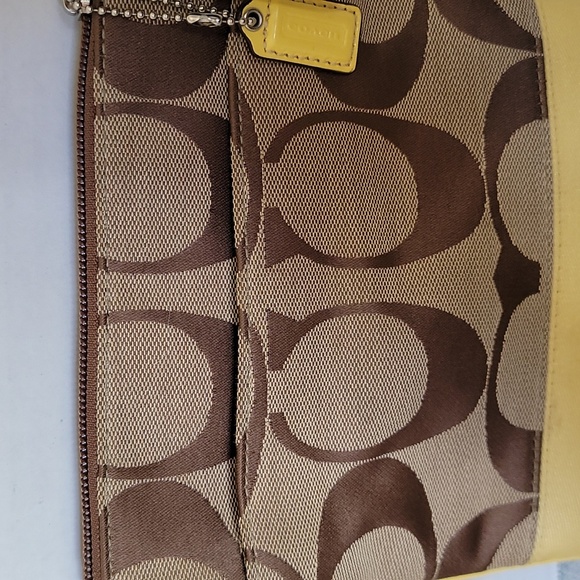 Coach signature C and patent small letter carries crossbody handbag - Picture 3 of 15